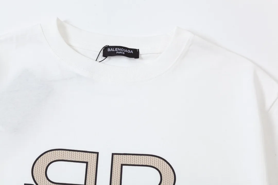 :310 240 ：Cream White，Black Sizes: S，M，L，XL
